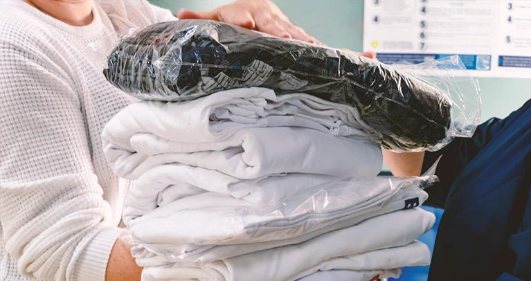 Transfer of clothes from hand to hand